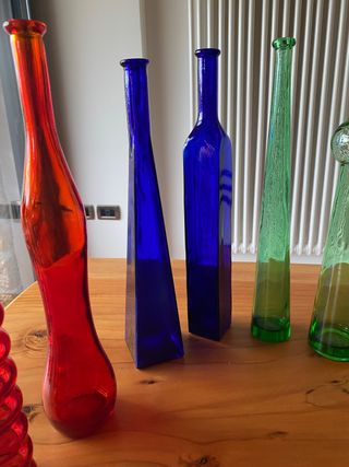 Bottiglie colorate 