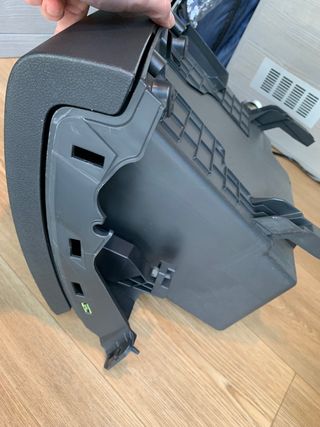 Guantera Nissan NV300 modelo 2019