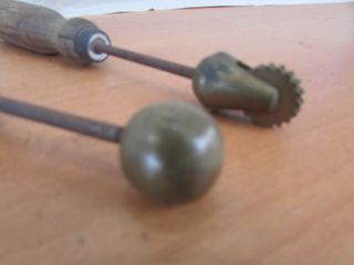 Dos herramientas antiguas guarnicionero cuero