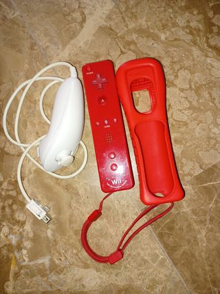 Lote con mando wii rojo, funda y nunchuk.