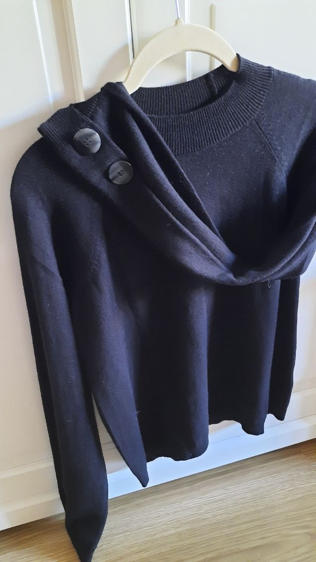 Jersey negro cuello alto marca SALSA