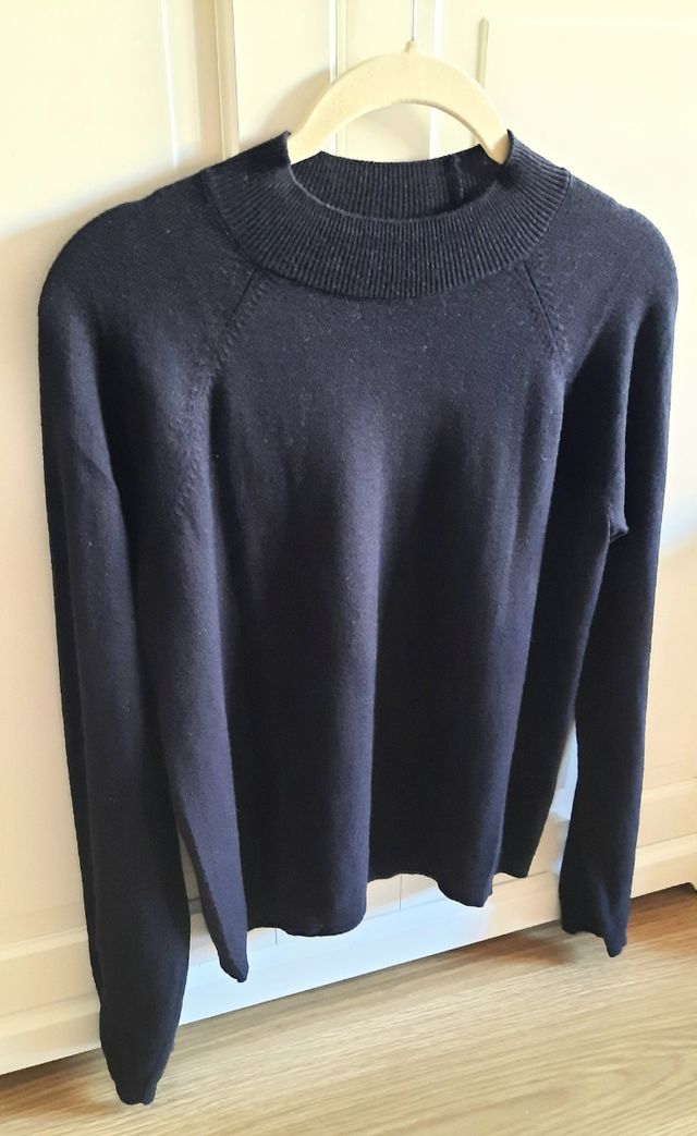 Jersey negro cuello alto marca SALSA