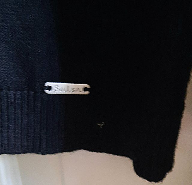 Jersey negro cuello alto marca SALSA