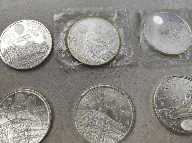 10 monedas de 2000 pesetas del 94,95 y una del 96