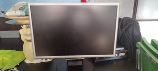 Monitor nec LCD 22" con altavoz incorporado 