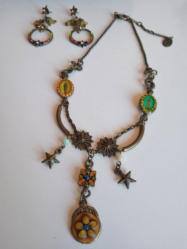 conjunto collar y pendientes francés