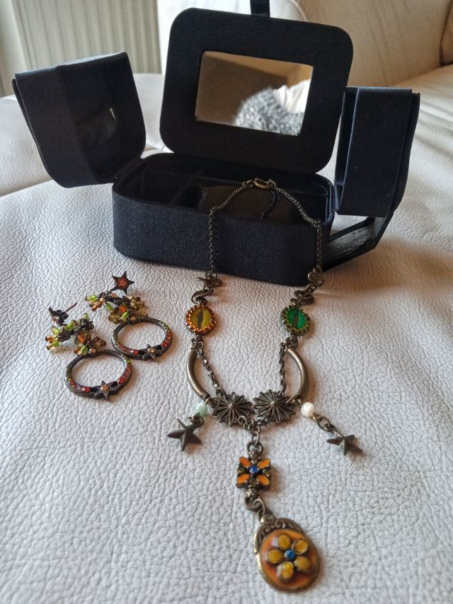 conjunto collar y pendientes francés