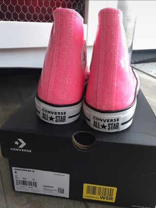 Converse rosa 38,5 de segunda mano por 45 EUR en Dos Hermanas en WALLAPOP