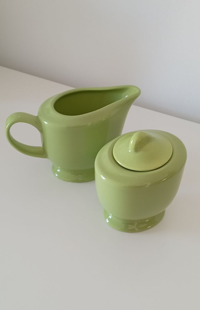 Azucarera y lechera de la marca Corona