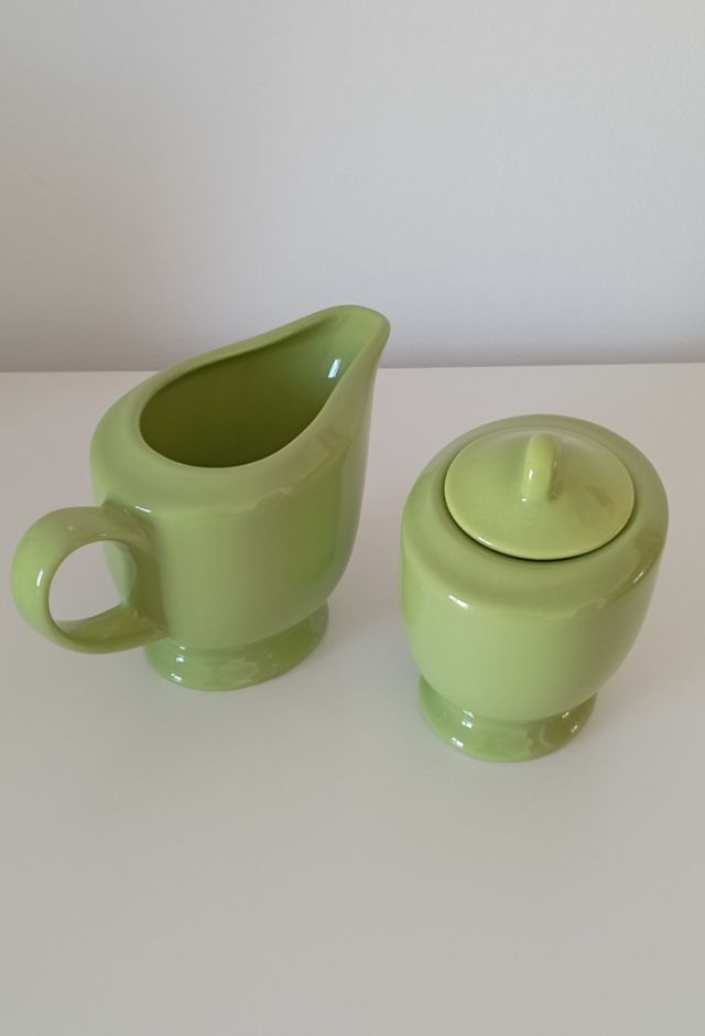 Azucarera y lechera de la marca Corona