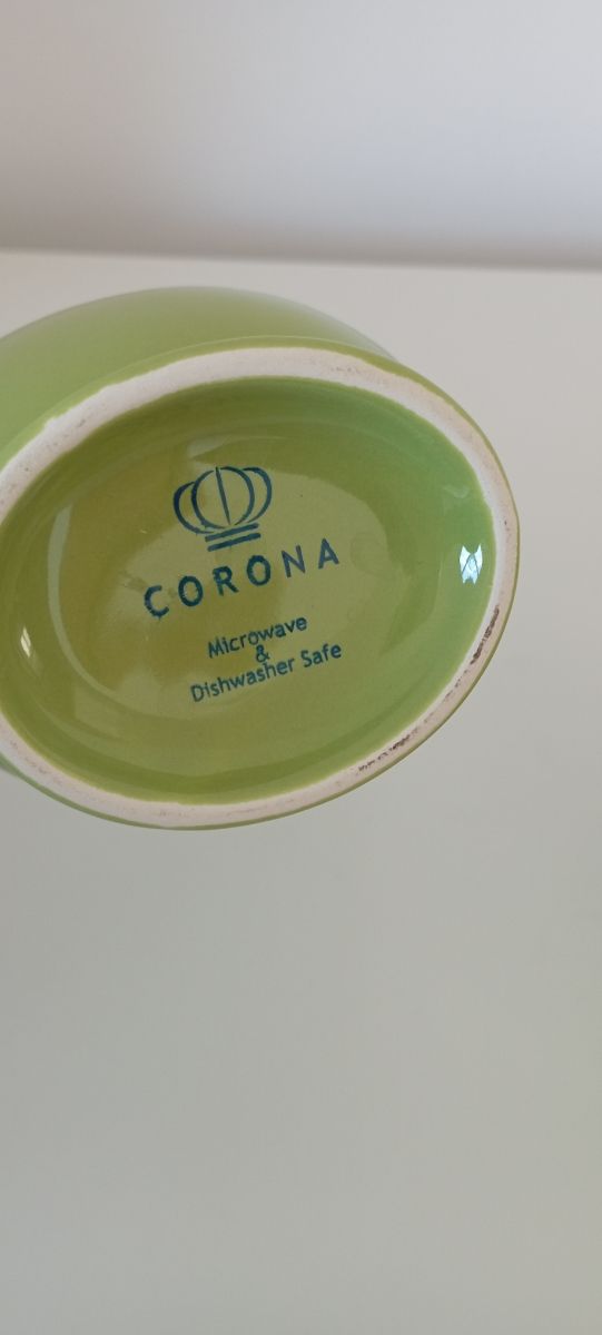 Azucarera y lechera de la marca Corona