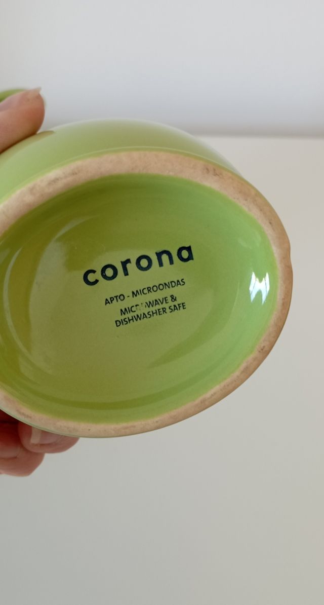 Azucarera y lechera de la marca Corona