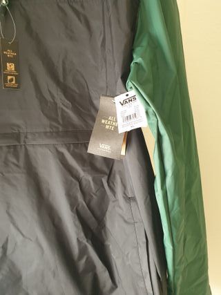 Chaqueta chubasquero Vans XL. Málaga 