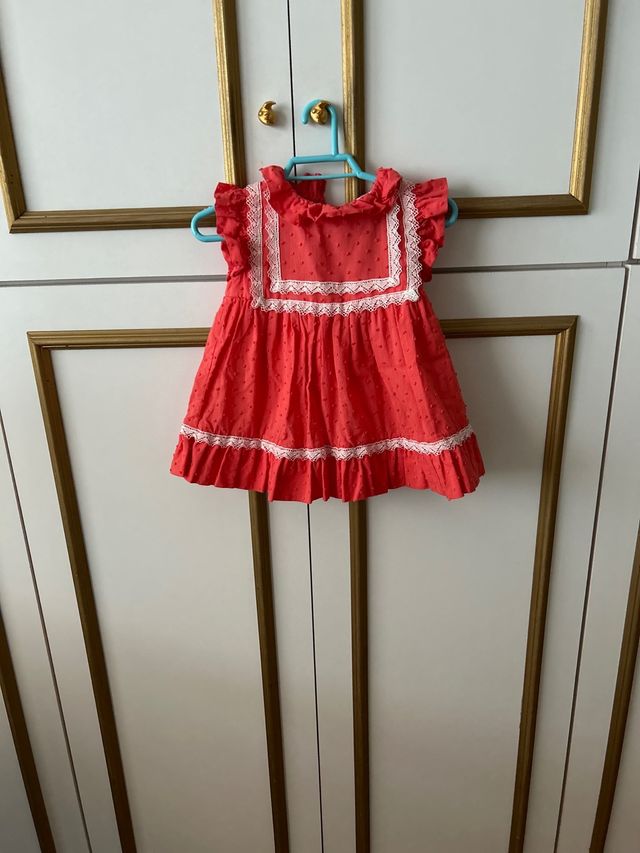 Vestido color coral .