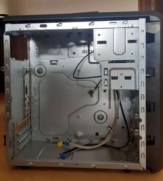 caja de ordenador vacía