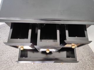 Mesita / simfonier antiguo de habitación.