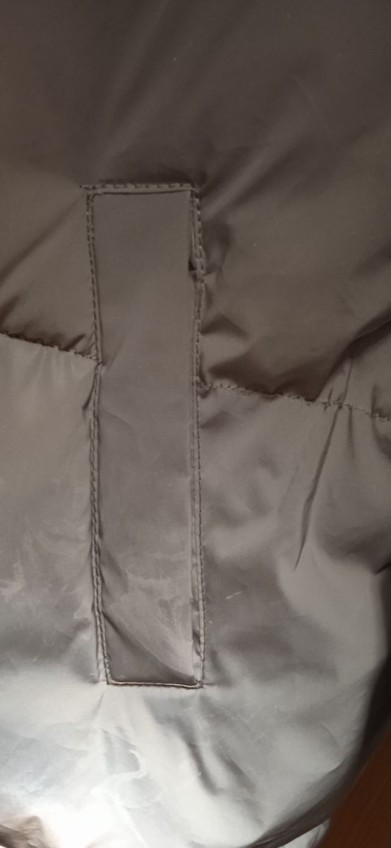 Cazadora reflectante Bershka.