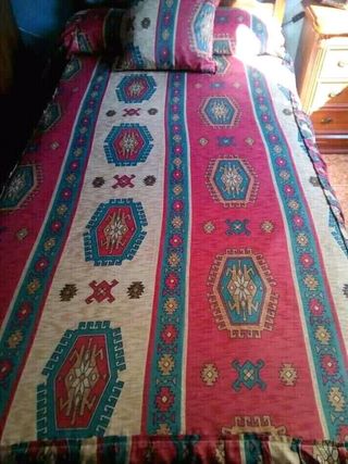 JUEGO DE EDREDÓN,COLCHA VERANO Y FUNDAS COJINES 