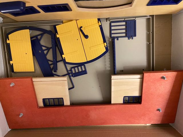 Establo de madera de la marca Schleich. (Vintage)