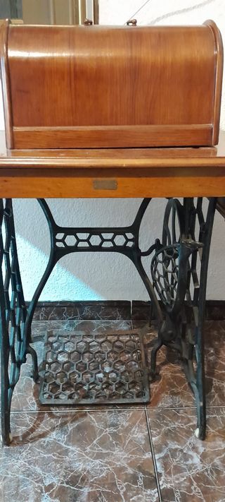 maquina de coser antigua