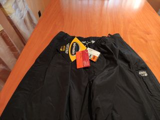 pantalón impermeable nuevo con etiquetas