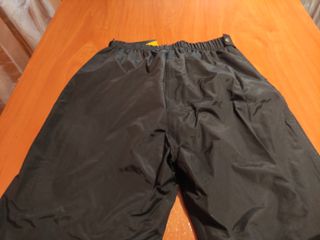 pantalón impermeable nuevo con etiquetas