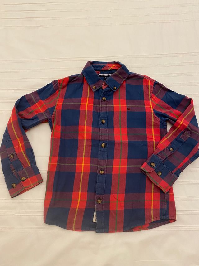 Camisa Tommy Hilfiger (116) + jersey (118) regalo
