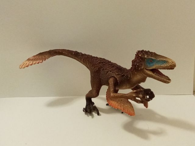 velociraptor con plumas