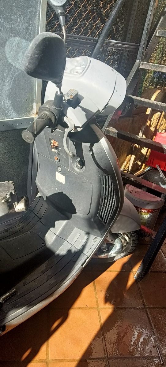 Chollo piezas de Moto Aiyumo Capri 125 gripada