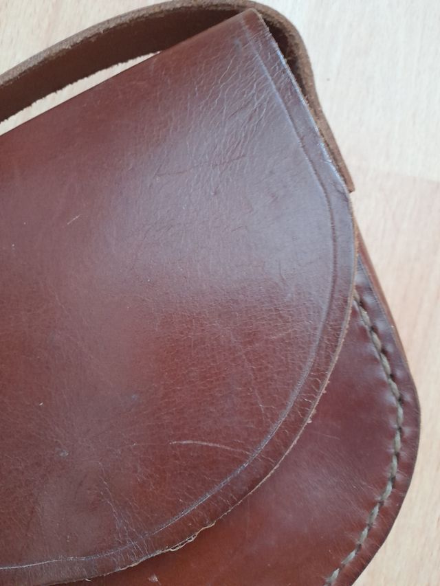 Bolso de cuero. Artesania