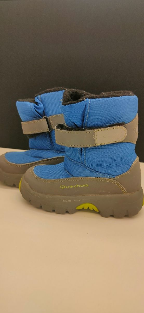 Tamanho 24 quebras. Botas de neve.