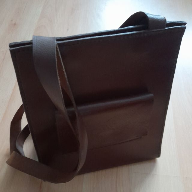 Bolso en cuero. Artesania