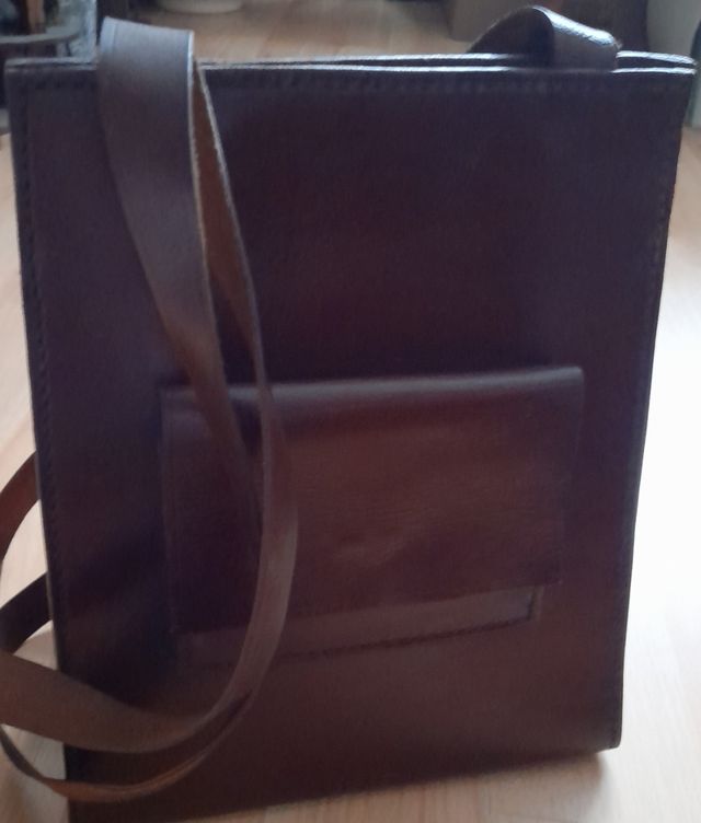 Bolso en cuero. Artesania