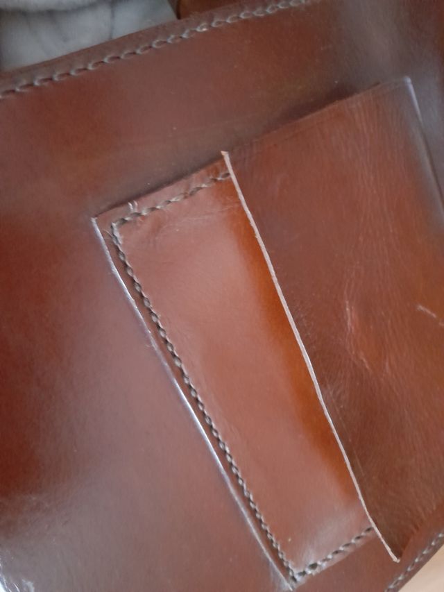 Bolso en cuero. Artesania