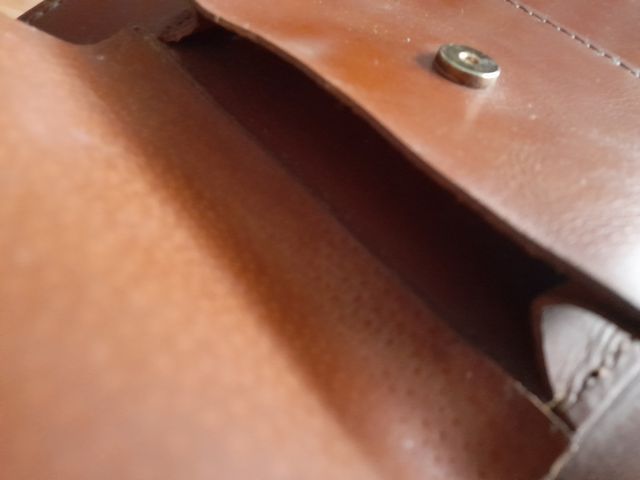 Bolso en cuero. Artesania