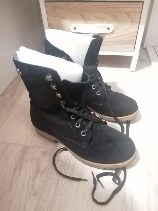 Botas negras con cordones piel