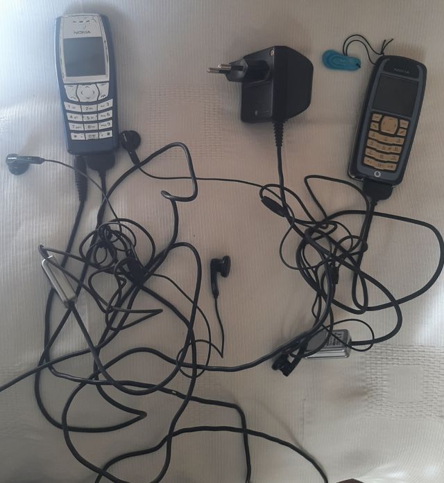 Móviles antiguos, cargadores, ver fotos Nicolás