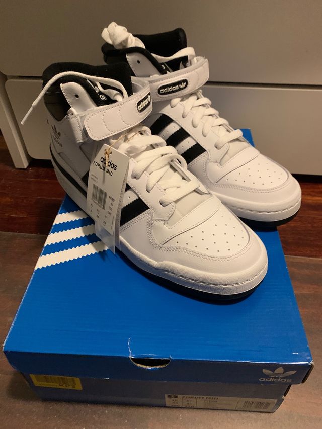 Zapatillas Adidas Forum Mid Blancas y Negras de segunda mano por 79 EUR