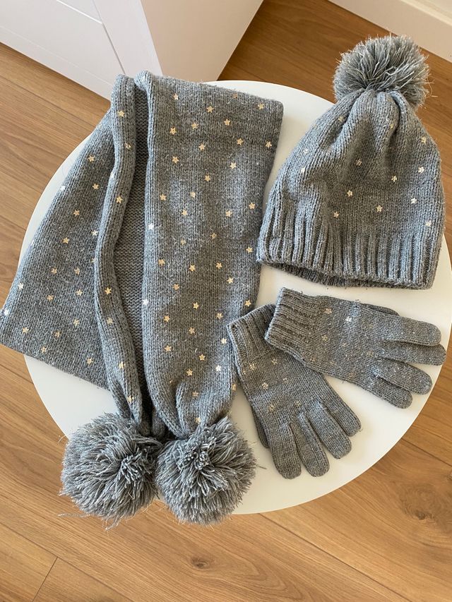 Conjunto gorro bufanda y guantes. Talla 3-6