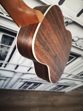 Ukelele Soprano Bones SP260S Ebony  con funda