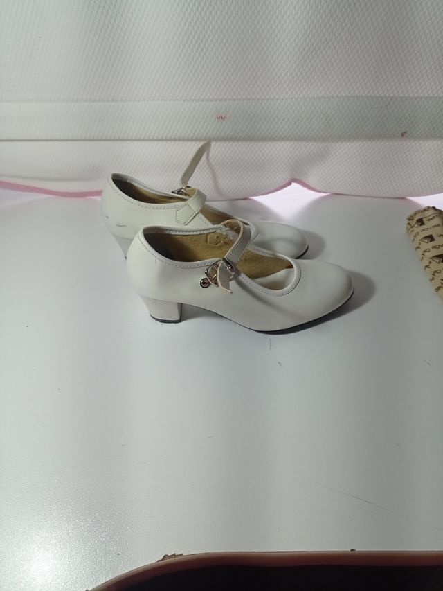 Zapatos blancos de flamenca niña talla 34