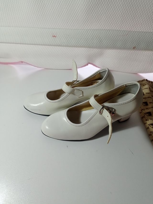 Zapatos blancos de flamenca niña talla 34