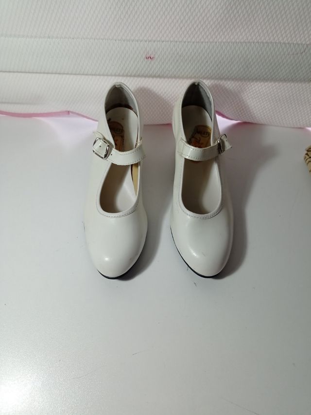 Zapatos blancos de flamenca niña talla 34