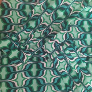 Camisa Zara sicodelia color verde, negra y crudo