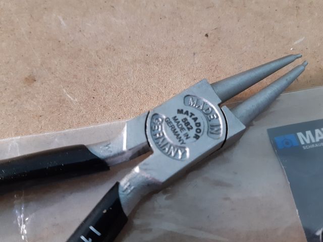 Alicate grupillas Matador.