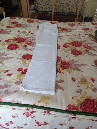 pantalón blanco