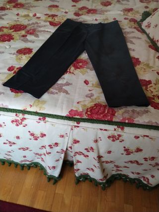 pantalón azul marino de tres cuartas