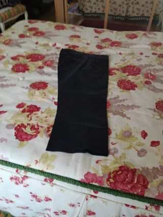 pantalón azul marino de tres cuartas