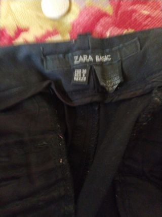 pantalón azul marino de tres cuartas