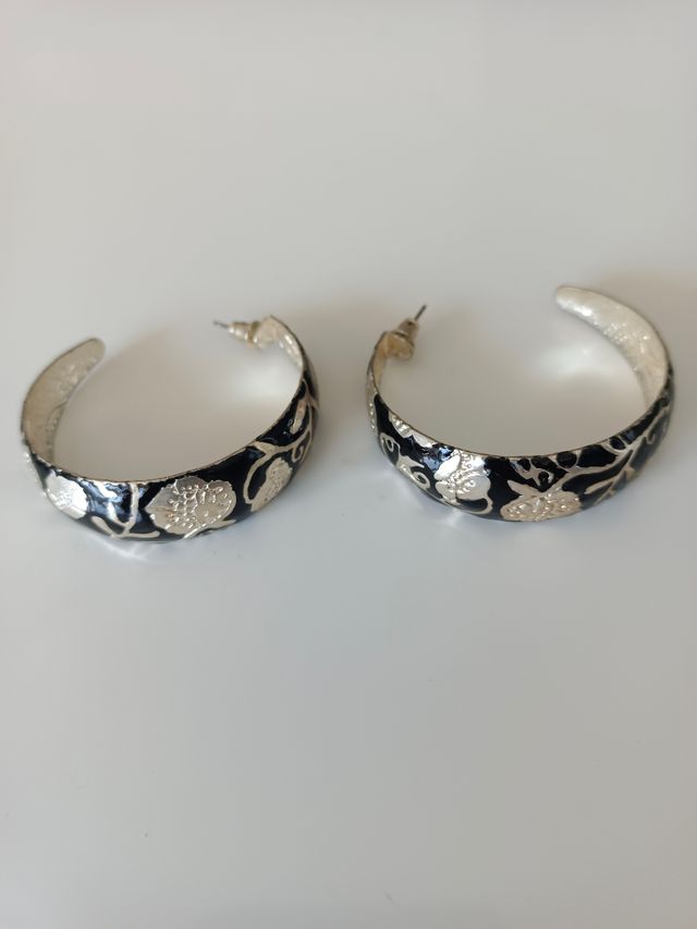 Conjunto de pendientes, pulseras y colgante